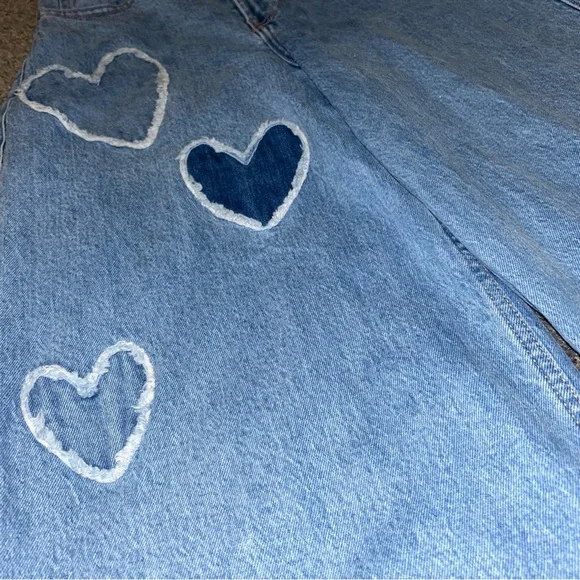 Social Tourist Ultra Highrise Baggy Wide Heart Patch Jeans - Picture 4 of 10